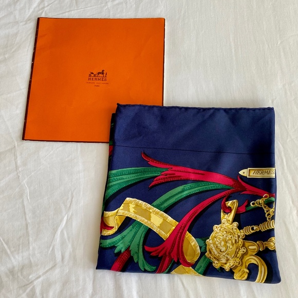 HERMES Scarf LE MORS A LA CONETABLE 100% Silk - Picture 2 of 5